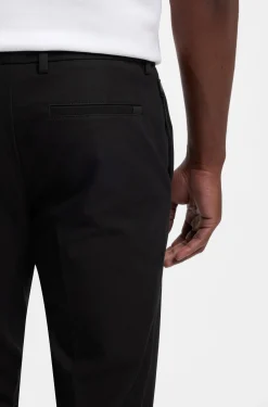 Slim-Fit Hose aus Vier-Wege-Stretch-Gewebe