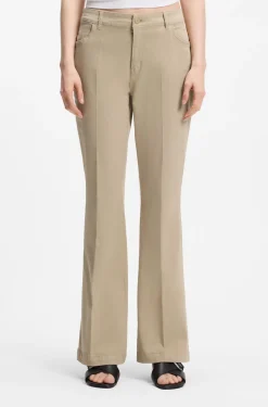 Slim-Fit Hose mit ausgestelltem Beinverlauf