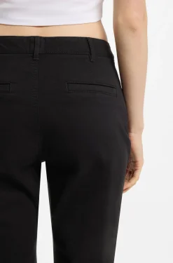 Slim-Fit Hose mit ausgestelltem Beinverlauf