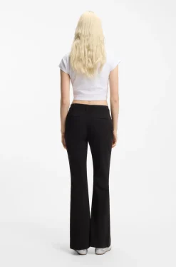 Slim-Fit Hose mit ausgestelltem Beinverlauf