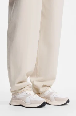 Sneakers aus Canvas, Leder und Veloursleder