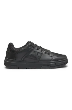 Sneakers aus Kunstleder mit Mesh-Details