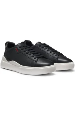 Sneakers aus Leder mit Cupsohle und roten Logo-Details