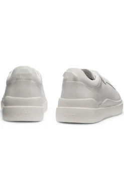 Sneakers aus Leder mit Cupsohle und roten Logo-Details