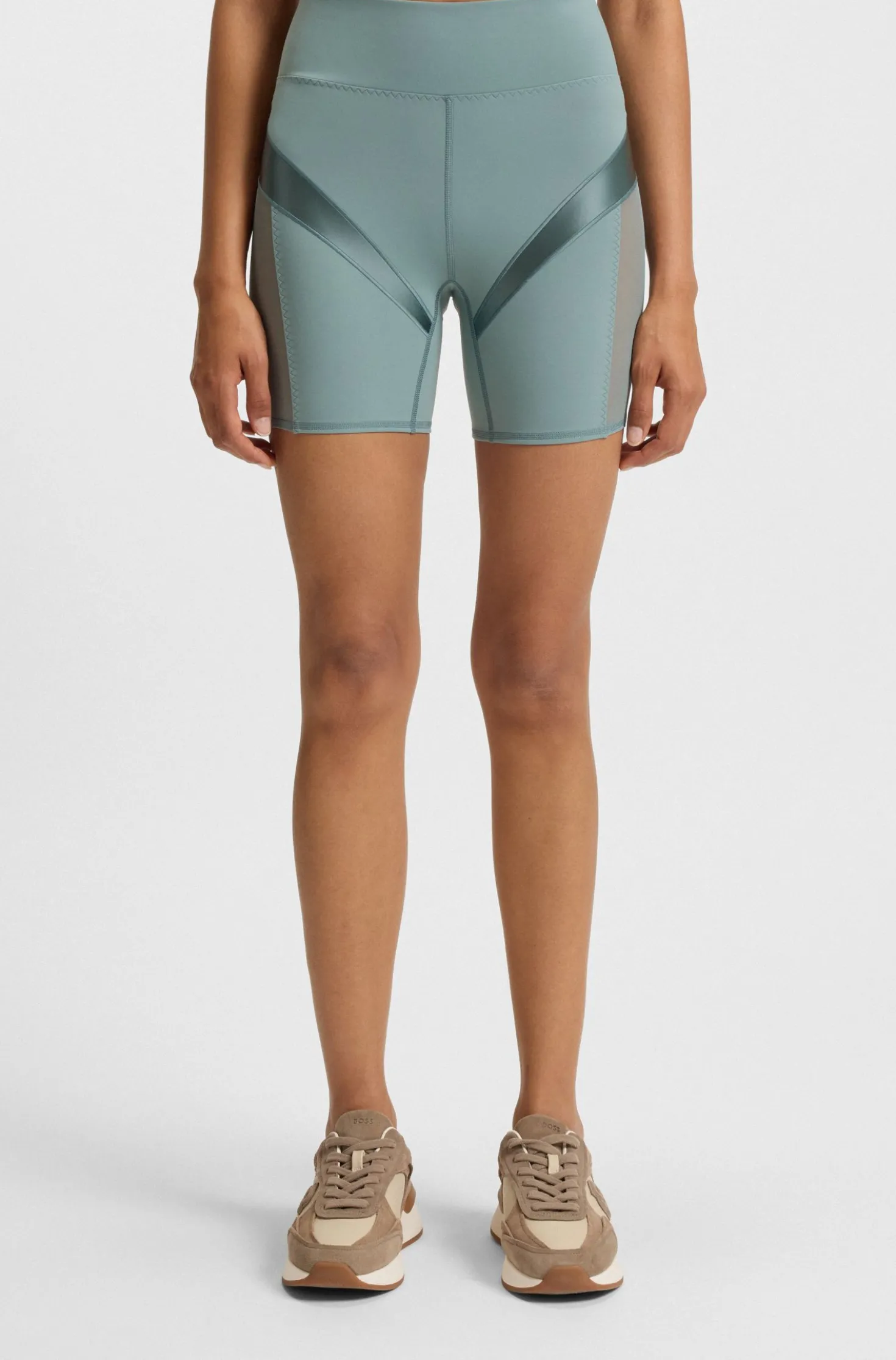 Sportive Cycling-Shorts mit hohem Bund und Mesh-Einsätzen