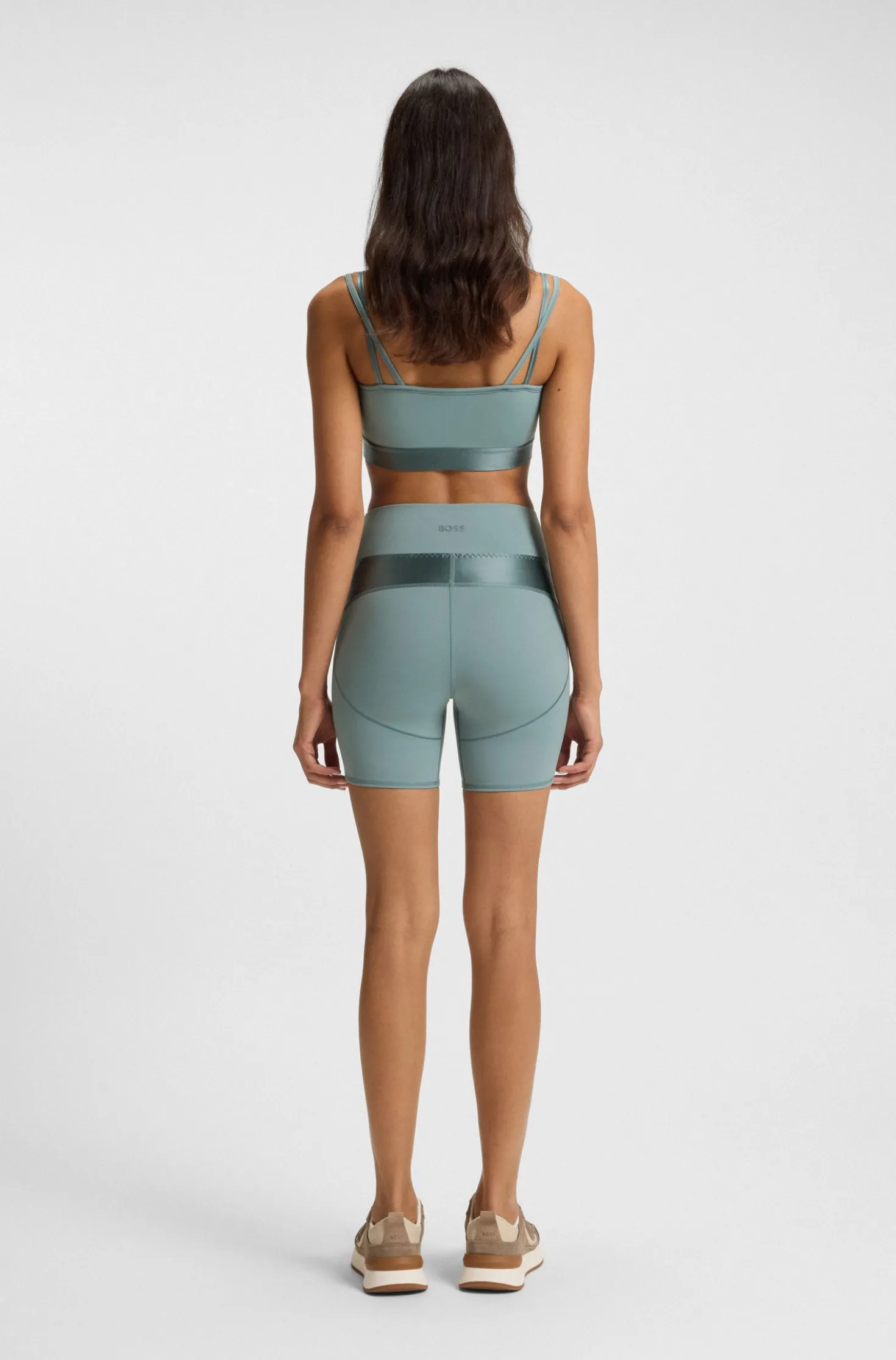 Sportive Cycling-Shorts mit hohem Bund und Mesh-Einsätzen