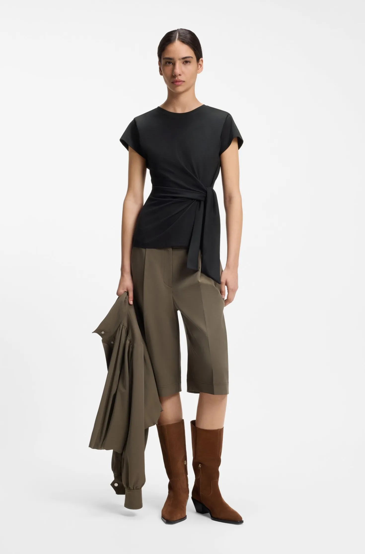 Tailliertes T-Shirt mit Knoten an der Taille