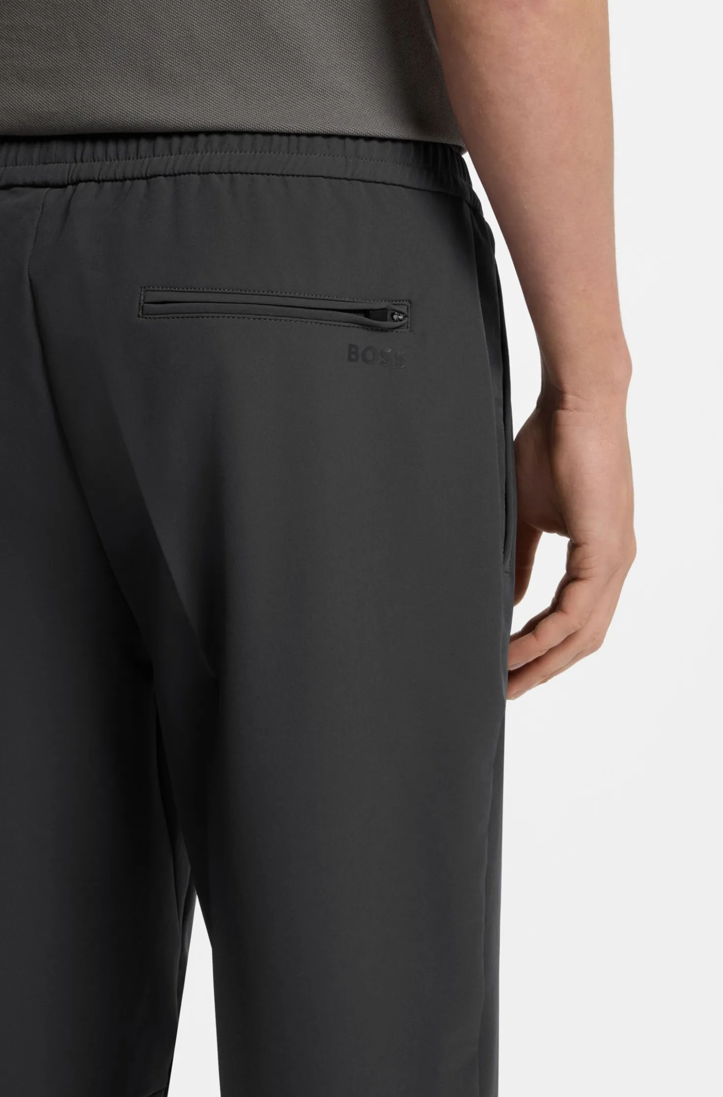 Tapered-Fit Hose aus wasserabweisendem Stretch-Gewebe