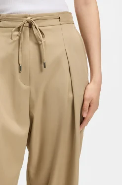 Tapered-Fit-Hose mit Vorderfalten