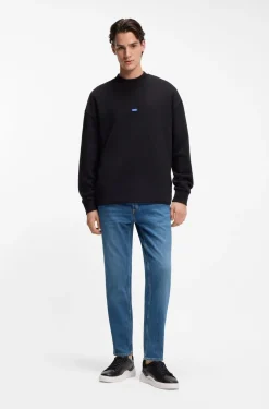Tapered-Fit Jeans aus mittelblauem Stretch-Denim