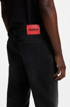 Tapered-Fit Jeans aus schwarzem Stretch-Denim