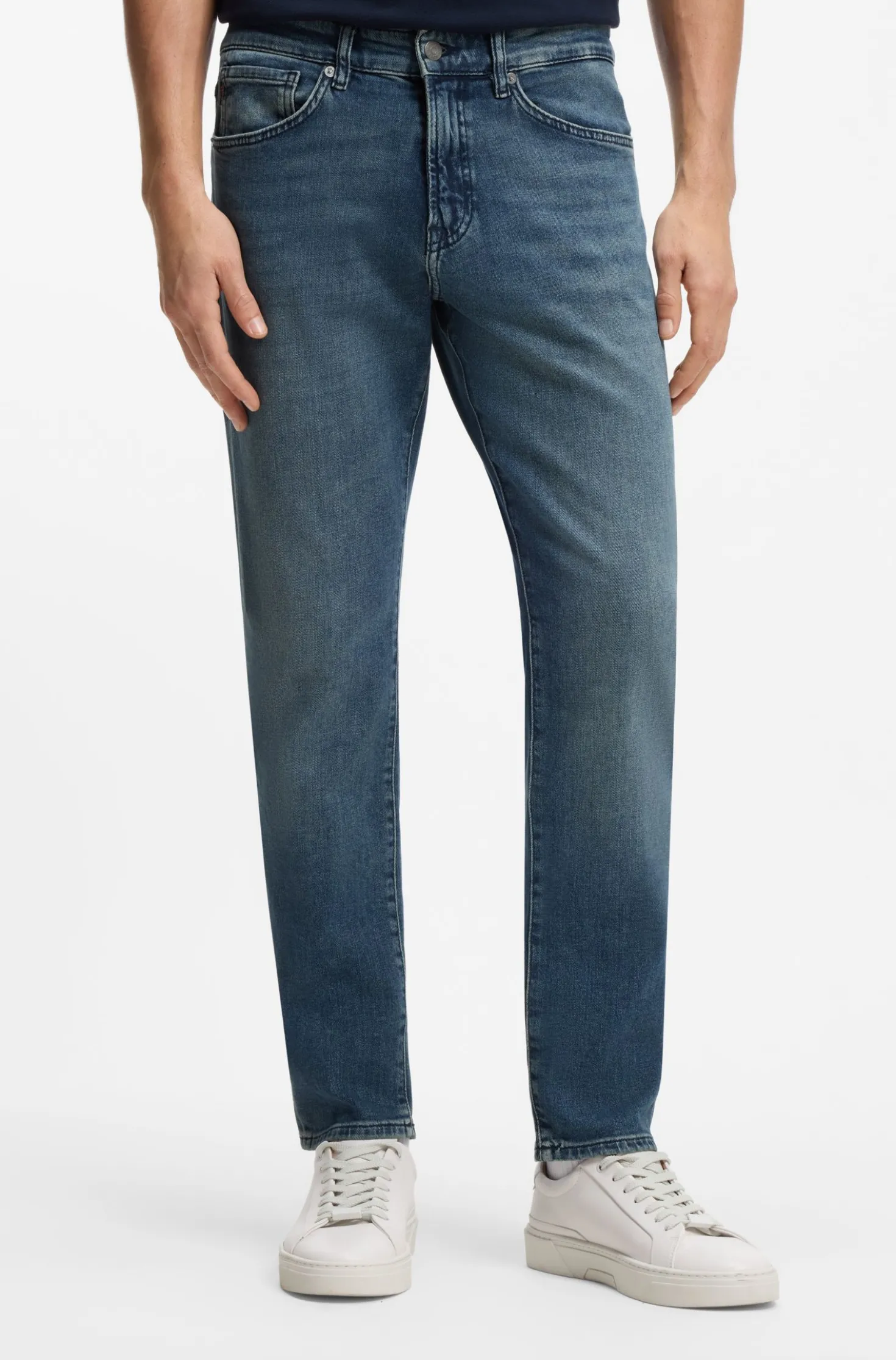 Tapered-Fit Jeans aus verwaschenem blauem Stretch-Denim