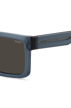 Transparent-blaue Sonnenbrille mit grauen Gläsern