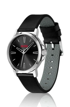 Uhr mit schwarzem Zifferblatt und Lederarmband