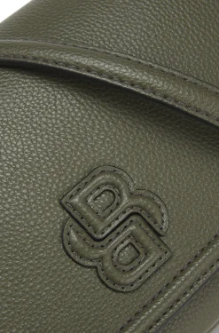 Umhängetasche aus genarbtem Kunstleder mit Double-B-Monogramm