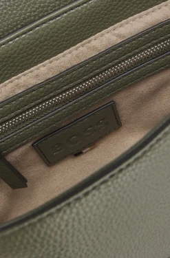 Umhängetasche aus genarbtem Kunstleder mit Double-B-Monogramm