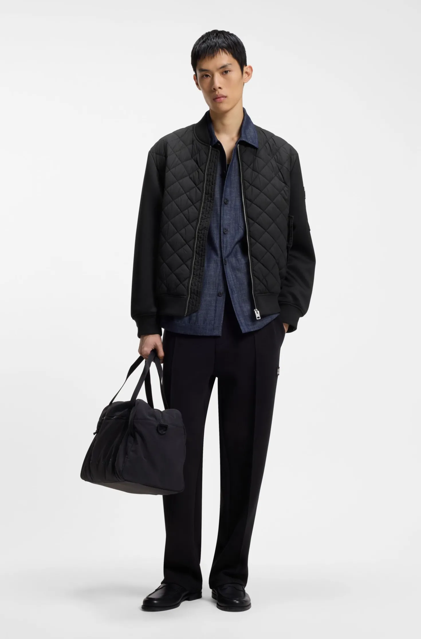 Wasserabweisende Jacke aus verschiedenen Materialien