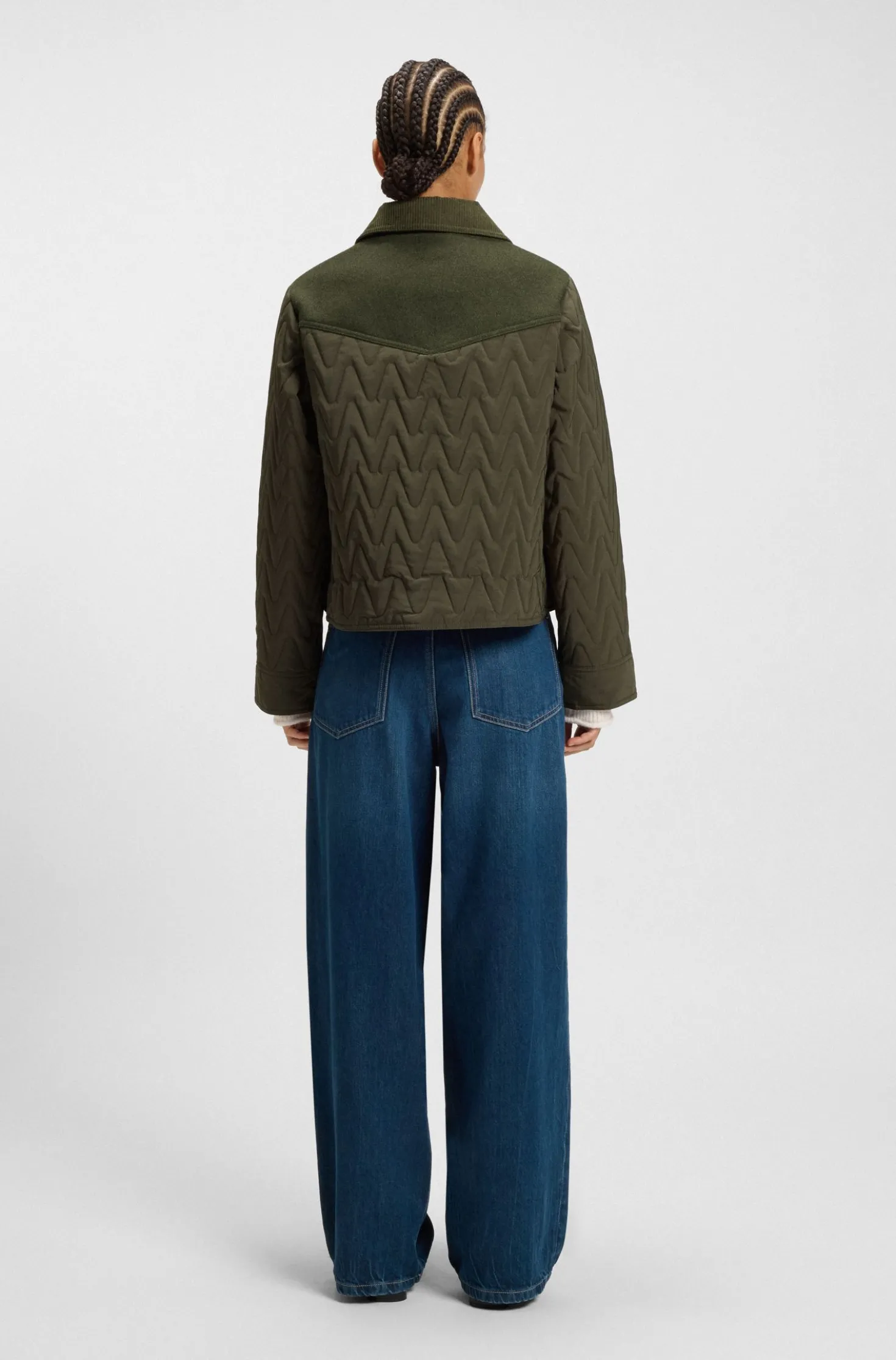 Wasserabweisende Jacke aus verschiedenen Materialien