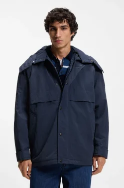 Wasserabweisende Jacke mit abnehmbarer Kapuze