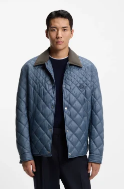 Wasserabweisende Jacke mit verschiedenen Absteppungen