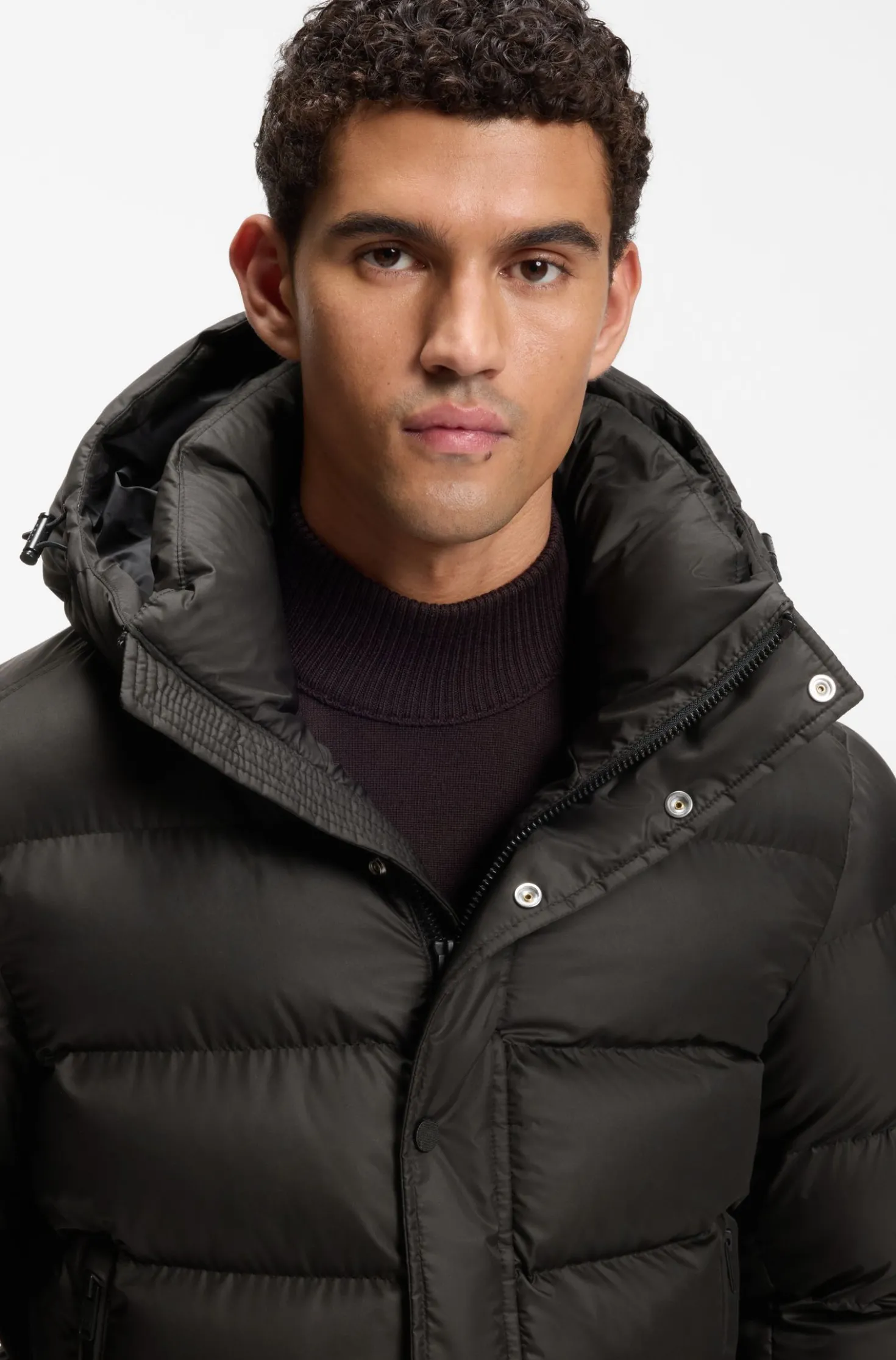 Wasserabweisende Steppjacke mit Kapuze und gepolstertem Kragen