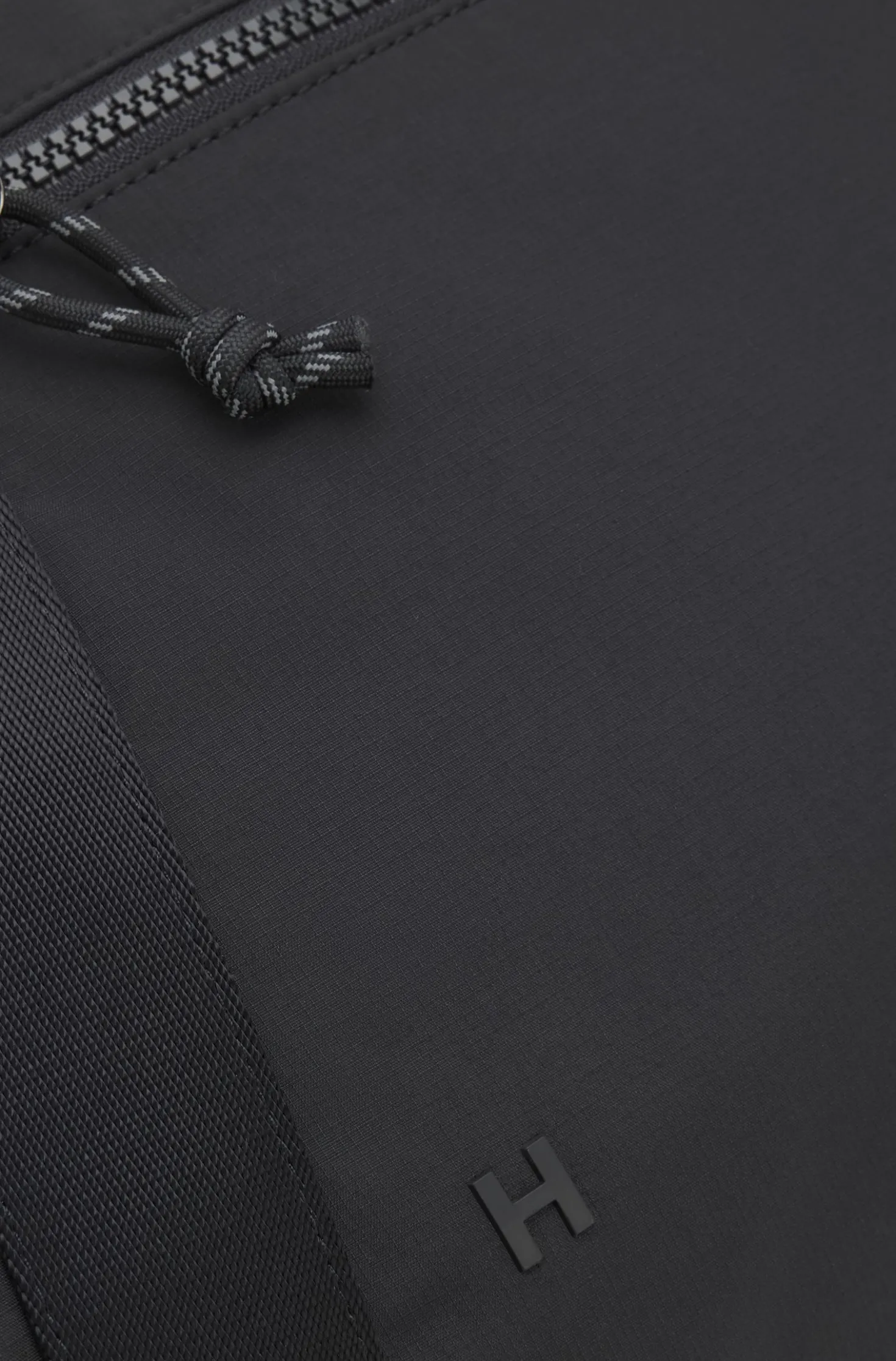 Weekender mit weit gesetztem Logo-Detail