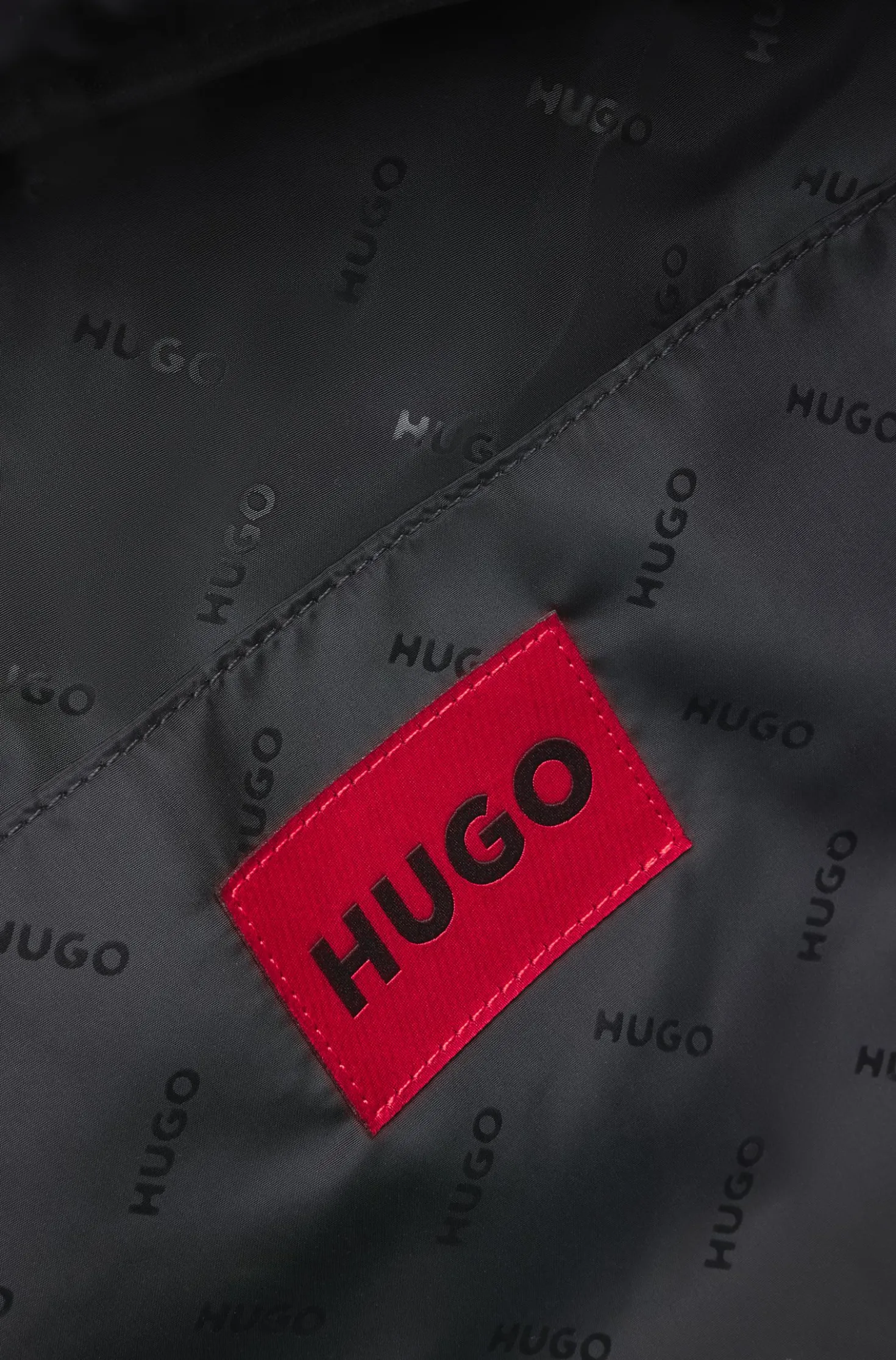 Weekender mit weit gesetztem Logo-Detail