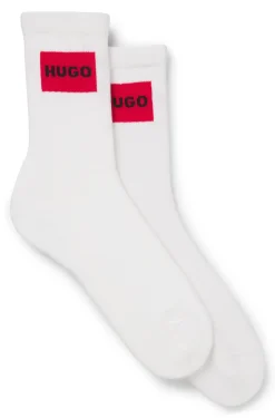 Zweierpack kurze Socken mit roten Logos